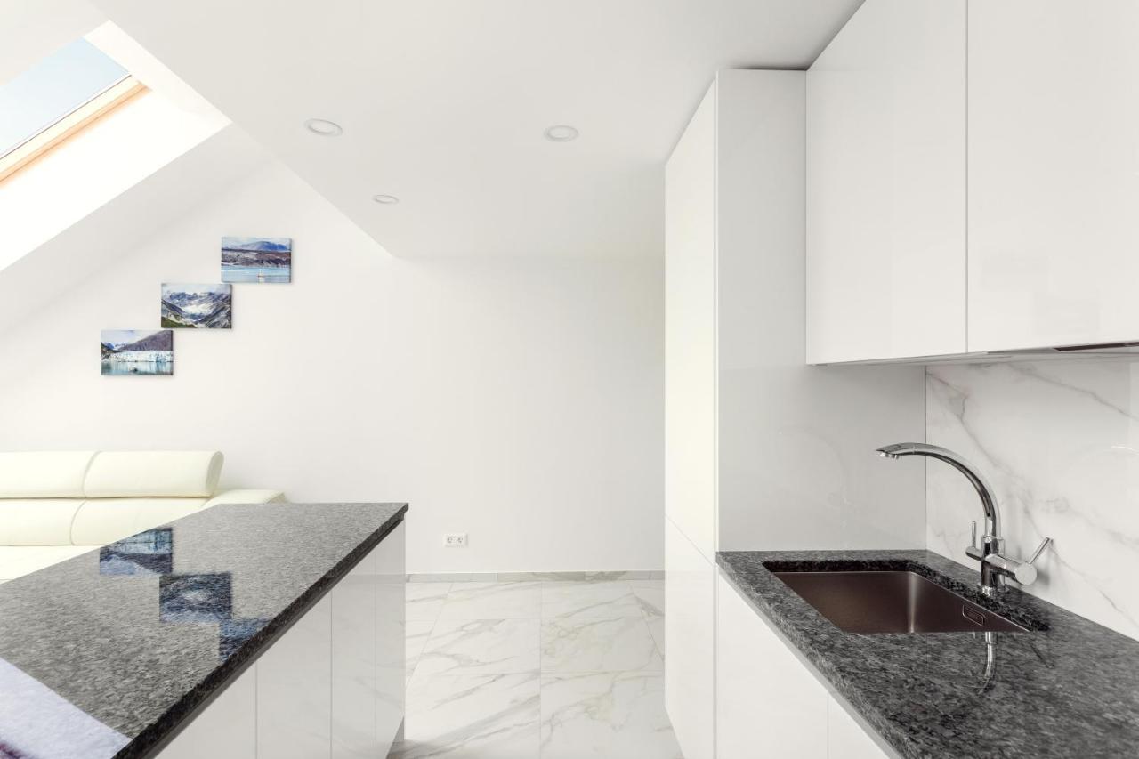Luxurious Kaunas Basilica Apartment In Old Town By Urban Rent Exterior photo