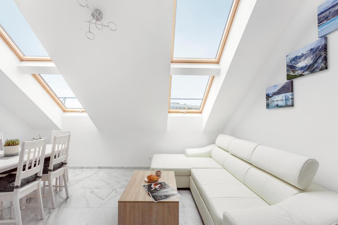 Luxurious Kaunas Basilica Apartment In Old Town By Urban Rent Exterior photo